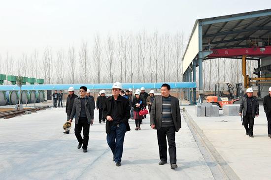 濮陽市住建局、墻改辦等領(lǐng)導(dǎo)一行蒞臨我司視察4